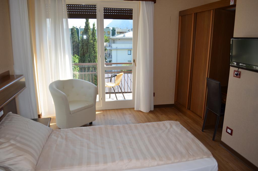 Sunlake Hotel Рива дел Гарда Екстериор снимка